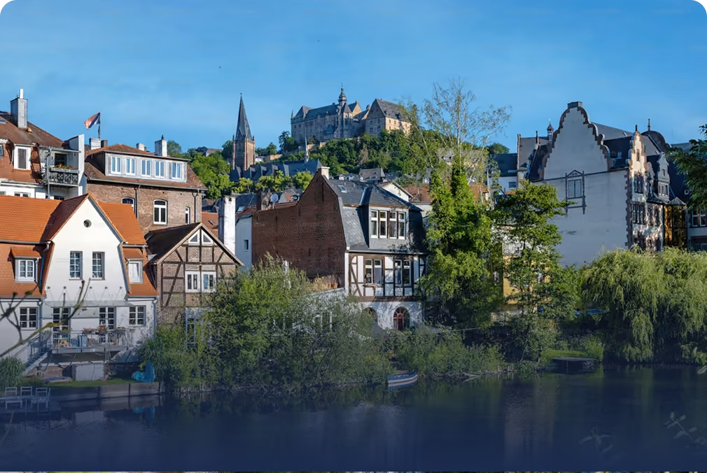 Luftaufnahme von Liederbach am Taunus mit Frankfurt im Hintergrund